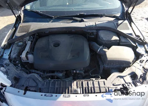 2017 Volvo S60 T5 Dynamic из США, поврежденный, VIN YV126MFL6H2422512